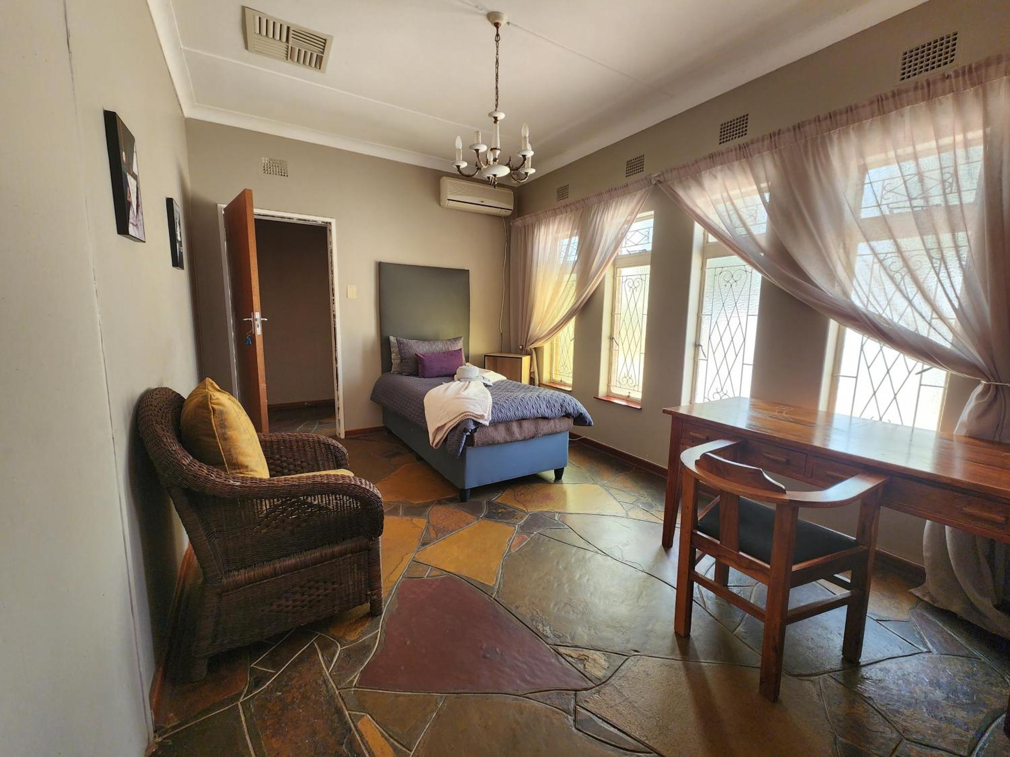 Midway Overnight Rooms Kimberley Room photo